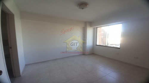 Apartamento En Alquiler En El Bosque, Semi Amoblado. 3 Habitaciones, Planta Eléctrica. Lm