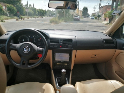 Imagen 10 de 15 de Volkswagen Jetta Clásico 2012 2.0 Sport 5vel Mt