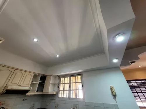 Casa En Venta - 2 Dormitorios 2 Baños - 220mts2 - Caseros