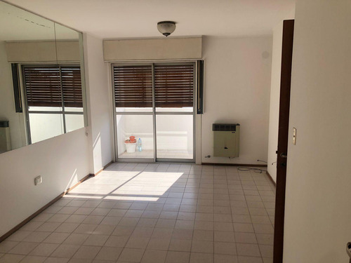 2 Dormitorios - 2 Balcones - Alquiler - Departamento - Centro