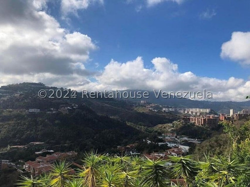 Tg Excelente Casa En Venta En Santa Paula Con Terraza Y Hermosa Vista, Calle Cerrada. 24-28413 Ys