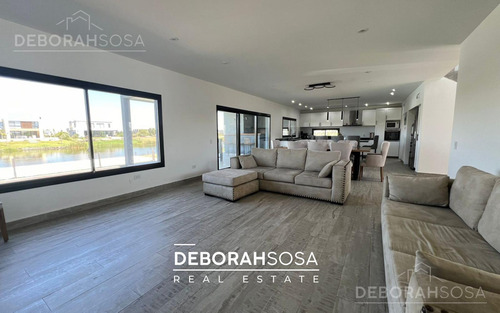 Casa En Venta Cuatro Dormitorios Seis Ambiente A La Laguna Pileta El Naudir Escobar