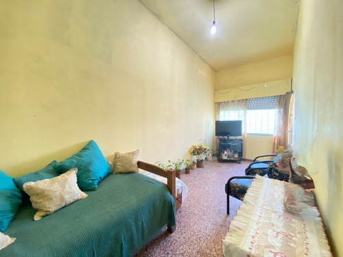 Imagen 3 de 10 de Venta Casa Dos Dormitorios Y Jardín Cólón
