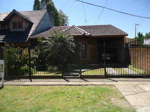 Imagen 2 de 14 de Chalet En Venta En Castelar Norte