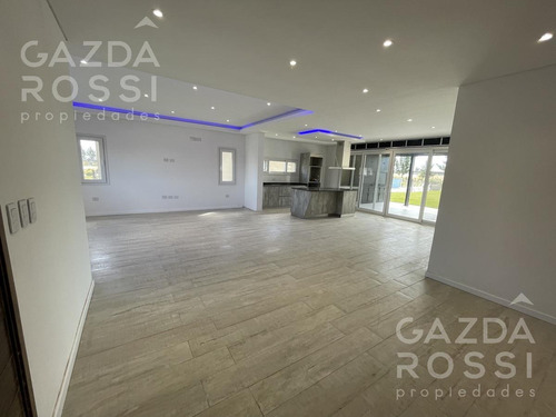 Imagen 5 de 15 de Moderna Y Amplia Casa Con Piscina A Estrenar En Cruz Del Sur, Canning!