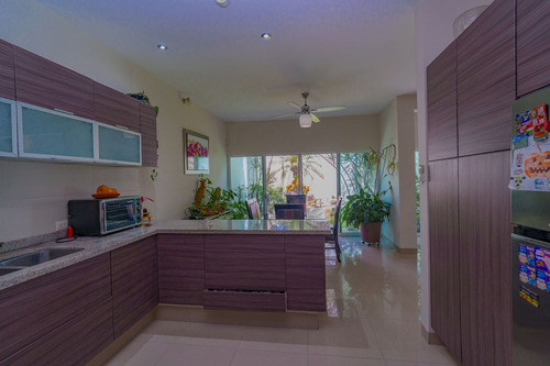 Casa Sola En Fraccionamiento Exclusivo Palmira Cuernavaca