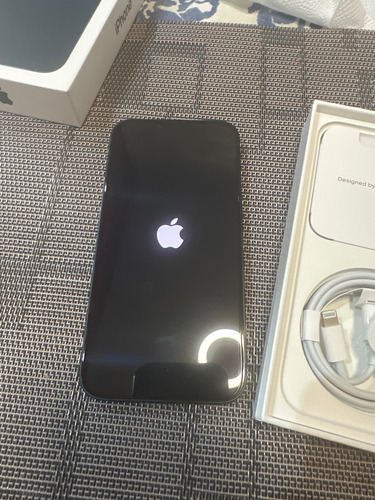 Apple iPhone 13 (128 Gb) - Midnight (Usado)