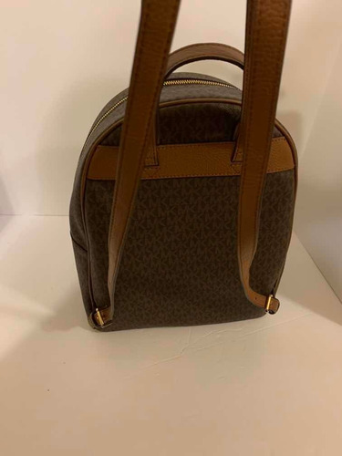 Imagen 4 de 9 de Bolsa Michael Kors Estilo Mochila Café Estampada Nueva