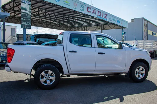 Nissan NP300 2.4 Doble Cabina Se Aa Pack Seg Mt