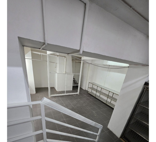 Moderno Local Comercial, Colindante Acceso Mall Vivo Imperio