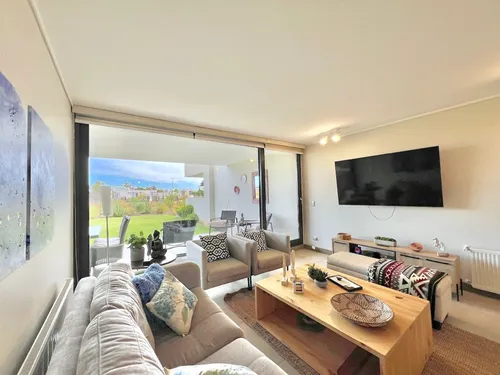 Excelente Departamento En Primer Piso Con Jardín En Marbella