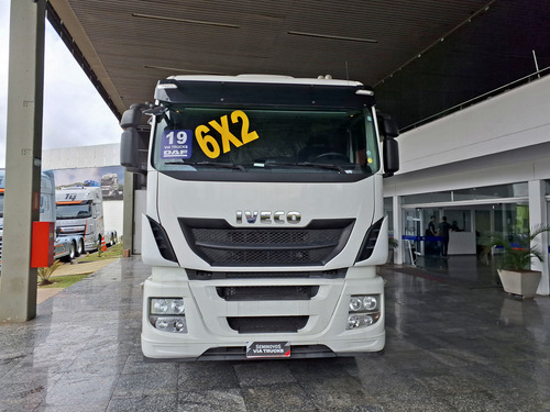 Caminhão Iveco Stralis 600s44t 6x2 2018/2019
