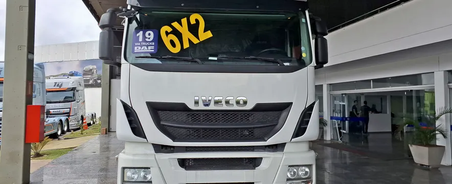 Cavalo Mecânico Iveco Stralis 600s44t 6x2 2018/2019