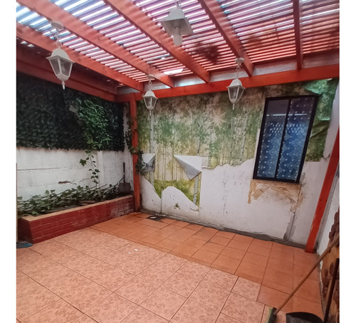 Casa Con Local Comercial Independiente En Avenida 4 Poniente