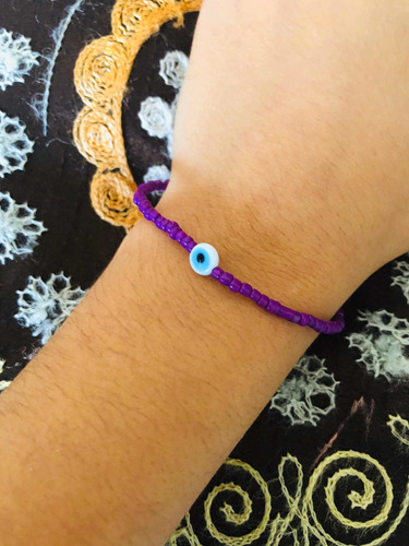 Pulsera De Piedritas Moradas Con Un Ojito