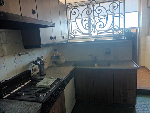 Departamento En Venta En Olivos, Semipiso 4 Ambientes Con Dependencias, 2 Cocheras Y Baulera.