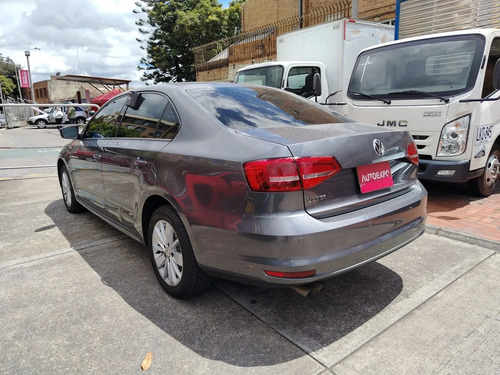 Volkswagen Jetta Comfortline Sedan Sec 2,0