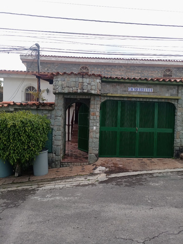 Best House Vende Hermosa Casa En Colinas De Carrizal Sector El Mirador.