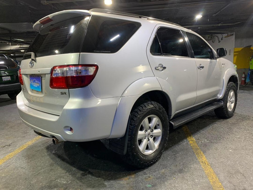 Imagen 6 de 16 de Toyota Fortuner 4x4 Año 2010