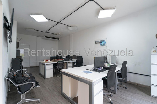Casa Para Remodelar De Multiples Niveles En Venta Ubicada En Chaguaramos 25-17638