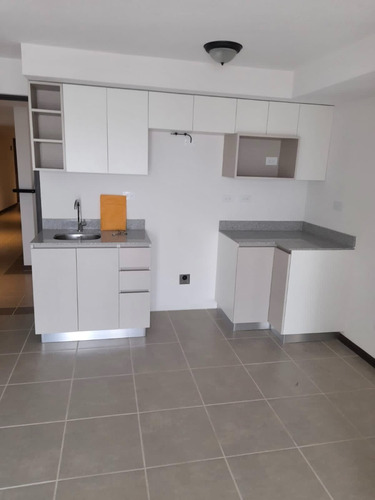 Imagen 3 de 10 de Alquilo Apartamento En Calzada Roosevelt Frente Al Club Español