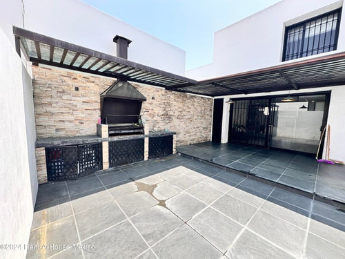 Casa En Venta De 4 Recamaras Y 4 Baños