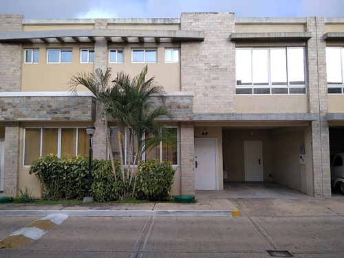 Imagen 2 de 23 de Town House En Alquiler Conj. Res Costa Dorada