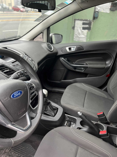 Imagen 15 de 22 de Ford Fiesta Kinetic Design 2015 1.6 Se 120cv