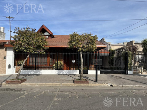 Imagen 2 de 24 de Venta De Casa 3 Ambientes Con Fondo Libre Y Piscina En Don Bosco (21581)