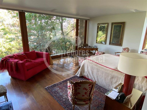 Casa En Arriendo De 5 Dorm. En Lo Barnechea