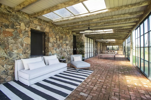 Hermosa Casa En Venta En Pueblo Mio, Manantiales.