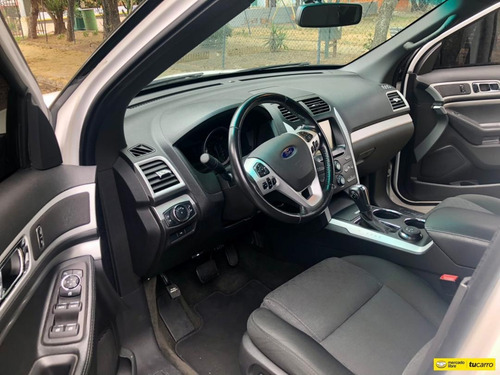Ford Explorer .