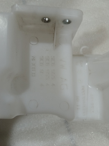 Deposito Limpiabrisas Vw Jetta Mk6 2011-2016 Nuevo Original