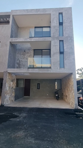 Casa Tipo Townhouse En Venta En Privada Kuro En Temozón Mod.