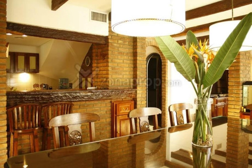 Imagen 3 de 9 de Chalet En Venta En Banfield Este