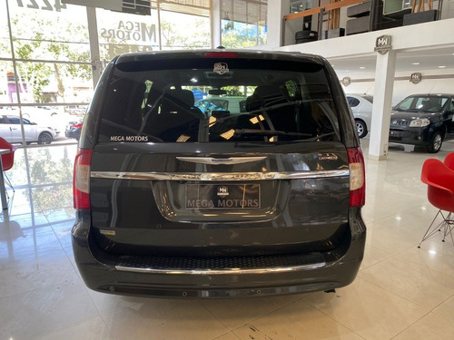 Imagen 7 de 15 de Chrysler Town & Country 2011