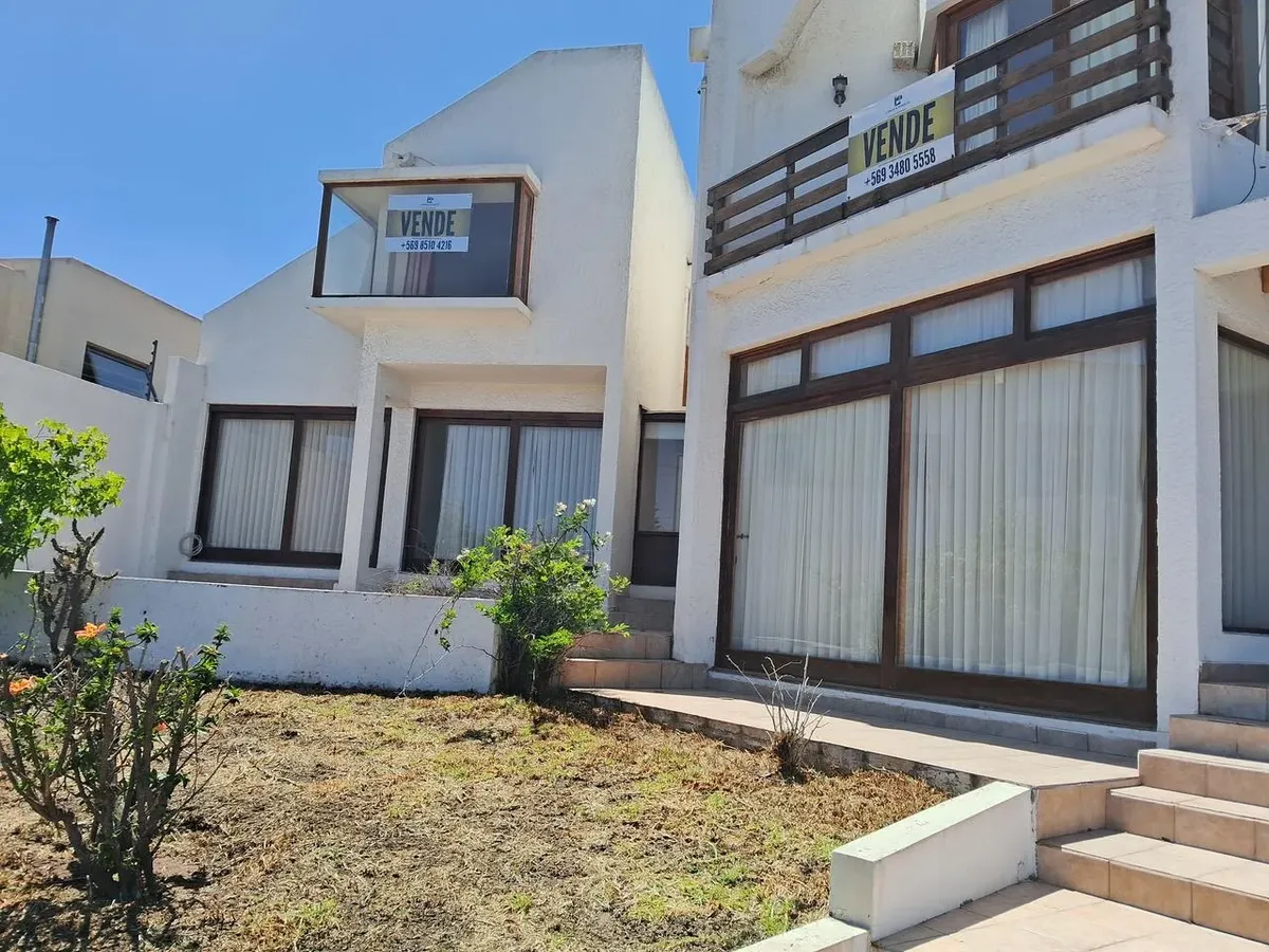 Imagen 3 de 23 de Amplia Y Hermosa Casa En Avenida Gabriela Mistral