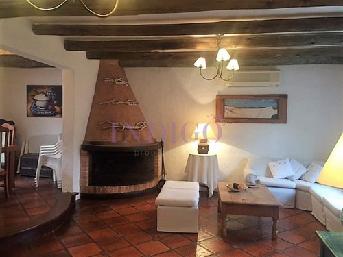 Casa En Alquiler En Montoya, 3 Dormitorios .- Ref: 143