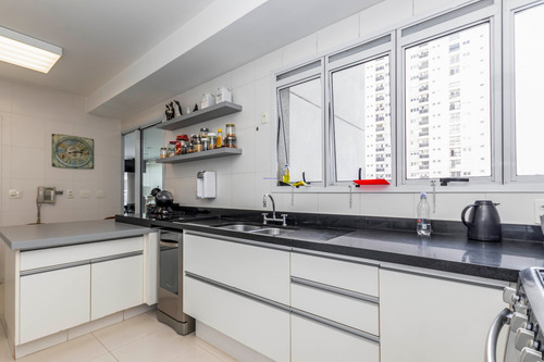 Imagem 19 de 20 de Apartamento 236m², 03 Dormitórios (sendo Suítes), 04 Banheiros E 04 Vagas Na Garagem. Condomínio Com Portaria, Segurança 24hrs, Piscina, Salão. - 21011309 - 68998718