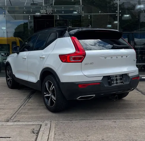 Volvo XC40 2.0 T4 R-DESIGN