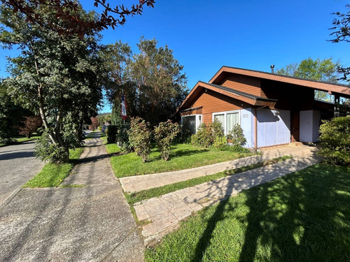 Casa Con Amplio Patio En Villa Los Encinos