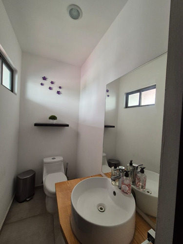 Venta De Casa En Residencial Cipreses, Juriquilla