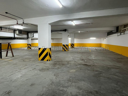 Edificio Industrial En Venta En La Urbina