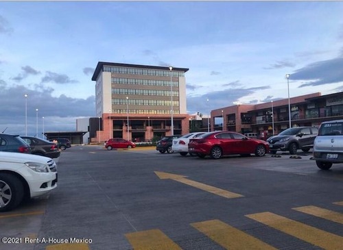 Imagen 3 de 12 de Local Comercial En Moderna Y Elegante Plaza En El Refugio Jf