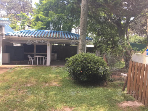 Venta Casa 5 Dormitorios. Jardines De Cordoba, Punta Del Este