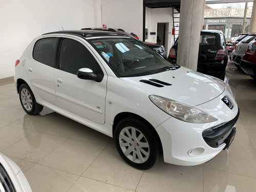 Imagen 2 de 16 de Peugeot 207 Compact Xt Hdi 1.4 5p 2011