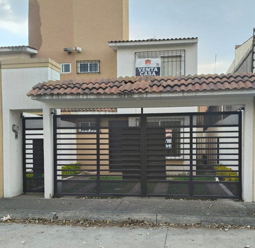 Excelente Casa En Venta En Fracc Las Misiones Frente A Parque Industrial Toluca 2000, Toluca, Méx