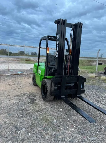 Autoelevador Sampi 3500kg Torre Triple C/desp Motor Izusu