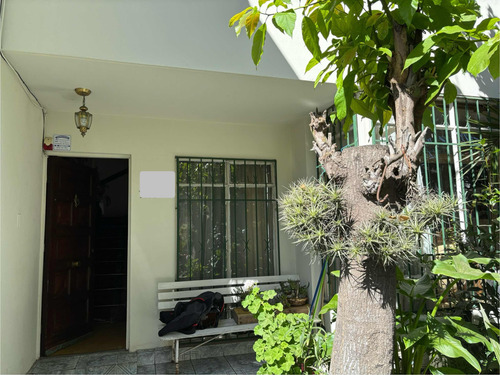 Excelente Ubicación, 6 Dormitorios, 4 Baños, Sólida, 5 Norte
