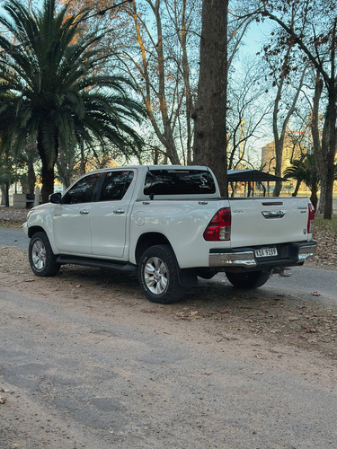 Toyota Hilux 3.0 Cd Srv Cuero Tdi 4x4 5at - A4